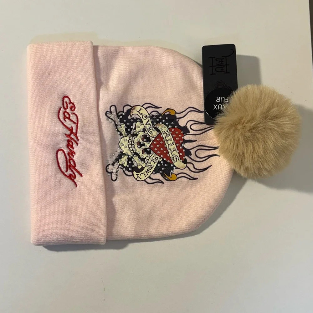 Ed Hardy Skulls bones and hearts pink knit fluffy pom pom beanie hat - Picture 3 of 6